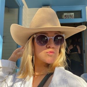 Meet your Posher, Erin